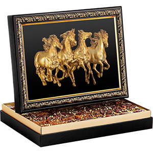 Altın At Camlı Çerçeveli Çikolata Kutusu